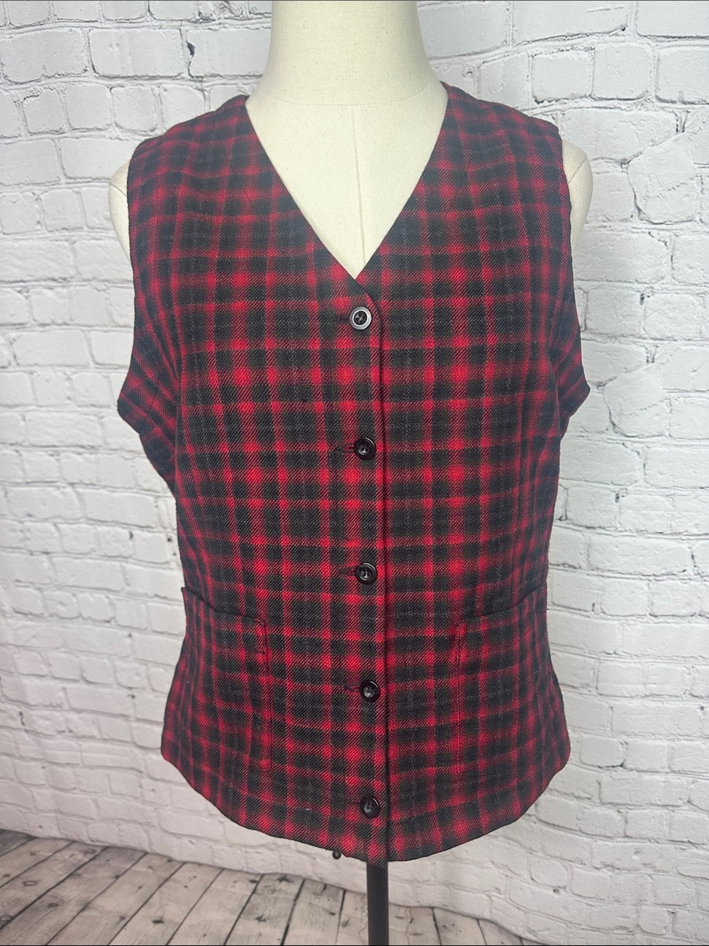 Eddie Bauer Vintage 100% Wool Plaid Vest Red Black Medium Petite